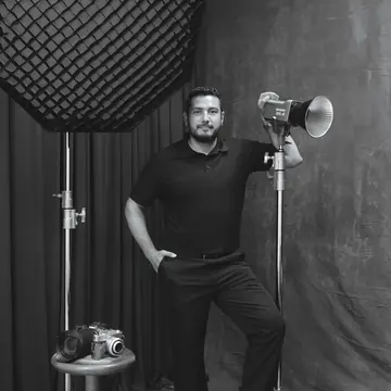Roel Tobias at work in the studio, between his lights and his camera